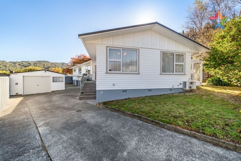 Photo of property in 11 Mimihau Grove, Wainuiomata, Lower Hutt, 5014