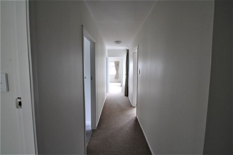 Photo of property in 519a East Coast Road, Murrays Bay, Auckland, 0630