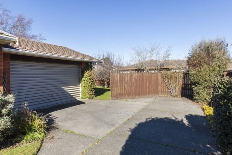 Photo of property in 19 Montclare Avenue, Ilam, Christchurch, 8041