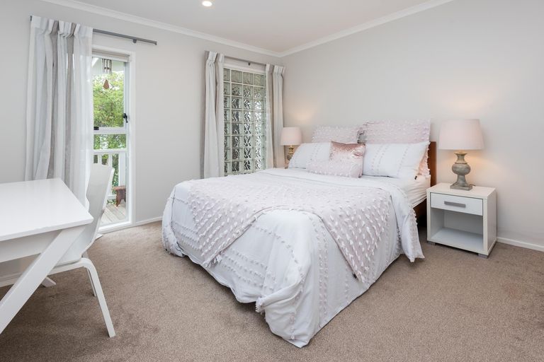 Photo of property in 65 Meadway, Sunnyhills, Auckland, 2010