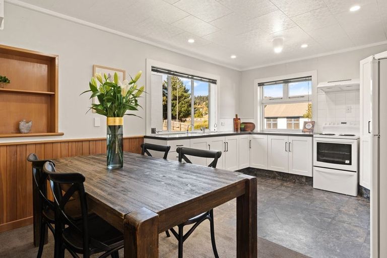 Photo of property in 4 Waldron Crescent, Green Island, Dunedin, 9018