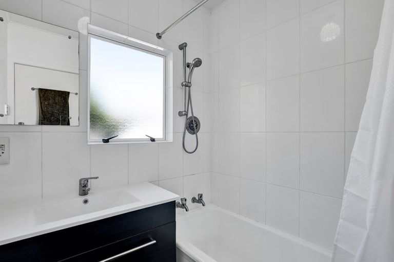 Photo of property in 40 Turakina Street, Merrilands, New Plymouth, 4312