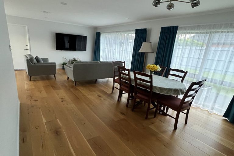 Photo of property in 26 Donzella Place, Conifer Grove, Takanini, 2112