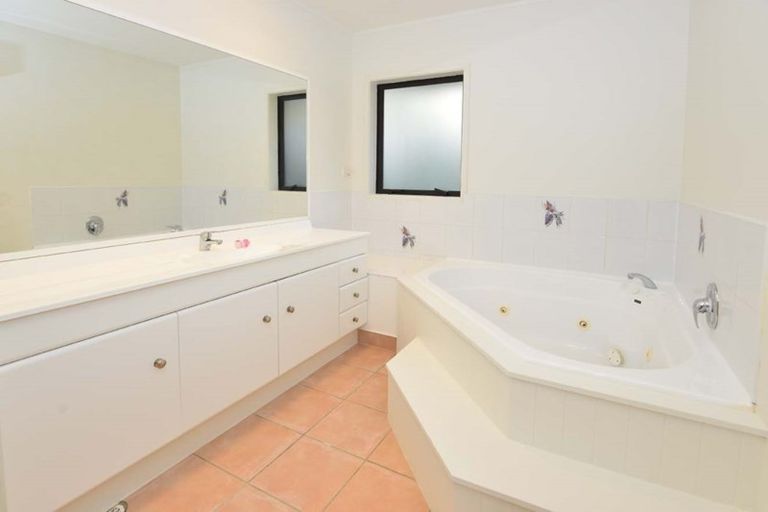 Photo of property in 22 Wentwood Place, Torbay, Auckland, 0630