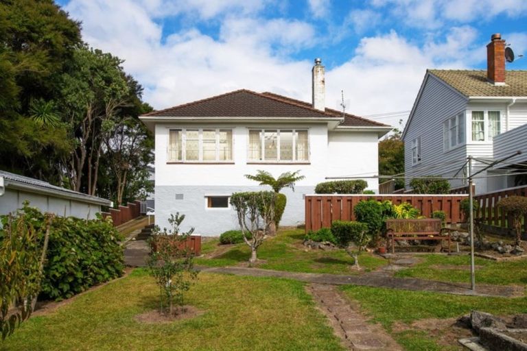 Photo of property in 75 Walmer Road, Point Chevalier, Auckland, 1022