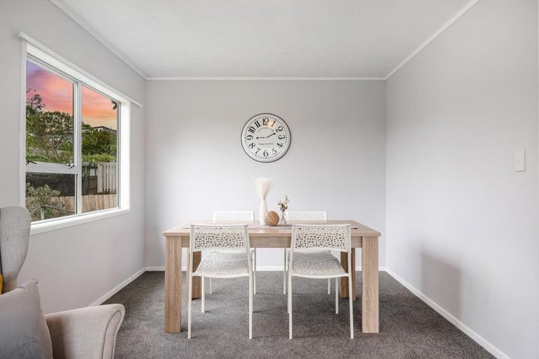 Photo of property in 5 Flaunty Place, West Harbour, Auckland, 0618