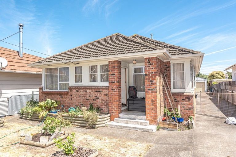 Photo of property in 49 Caius Avenue, Gonville, Whanganui, 4501