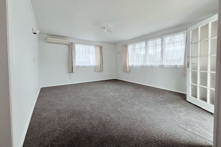 Photo of property in 1 Titahi Bay Road, Porirua City Centre, Porirua, 5022