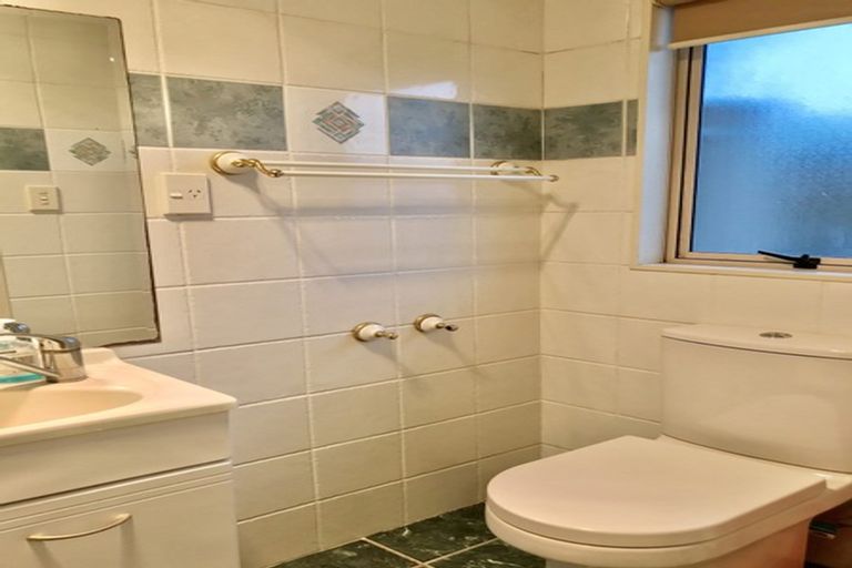 Photo of property in 2 Tullis Place, Burswood, Auckland, 2013