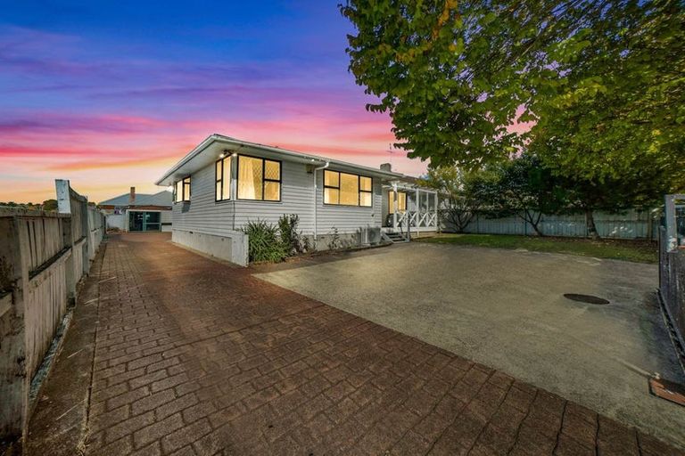 Photo of property in 12 Ussher Place, Pakuranga Heights, Auckland, 2010