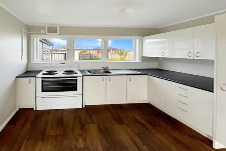 Photo of property in 18-24 Devon Crescent, Bulls, 4818