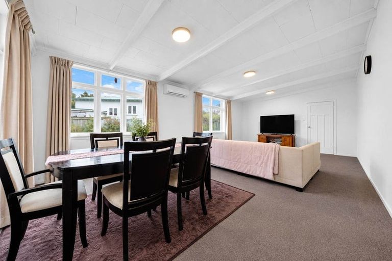 Photo of property in 11 Miro Street, New Lynn, Auckland, 0600