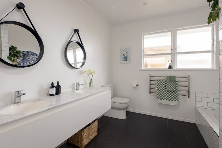 Photo of property in 139 Williams Street, Cambridge, 3434