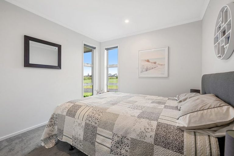 Photo of property in 14 Poutawa Lane, Clarks Beach, 2122