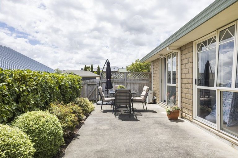 Photo of property in 24 Logan Way, Kelvin Grove, Palmerston North, 4414