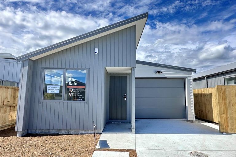 Photo of property in 16 Fredrick Hanson Road, Papakura, 2110