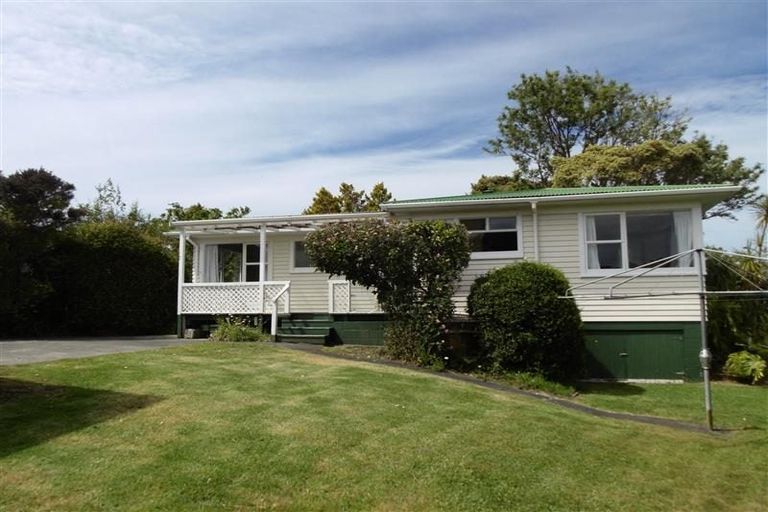 Photo of property in 9 Valkyria Place, Beach Haven, Auckland, 0626