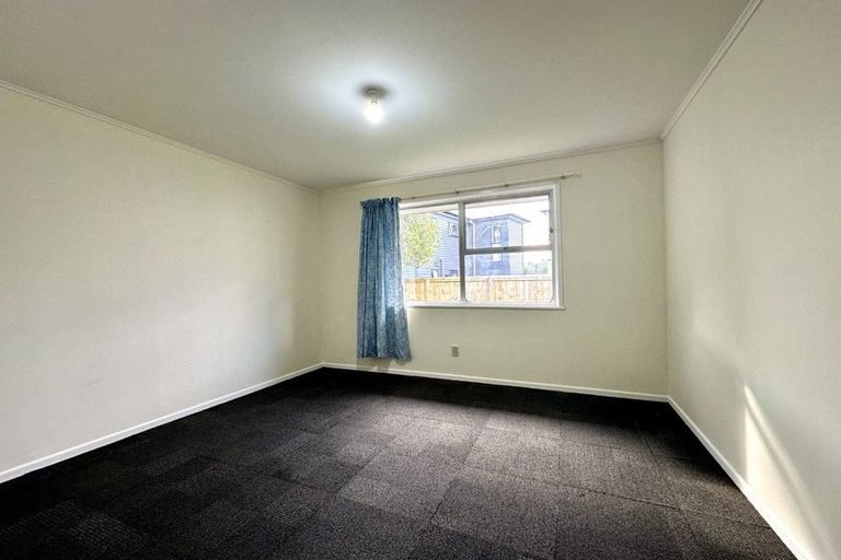 Photo of property in 6 Finlow Drive, Te Atatu South, Auckland, 0610