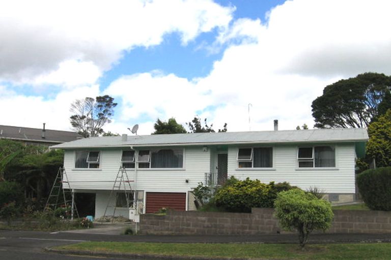 Property details for 11 Windermere Crescent, Blockhouse Bay, Auckland, 0600
