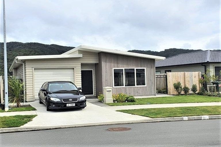 Photo of property in 25 Grovedale Square, Wainuiomata, Lower Hutt, 5014