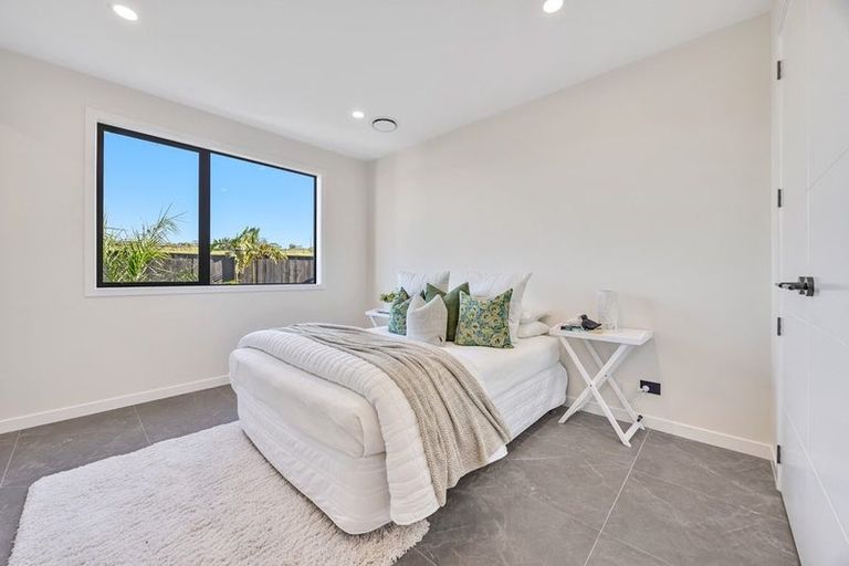 Photo of property in 8 Koheru Place, Long Bay, Auckland, 0630