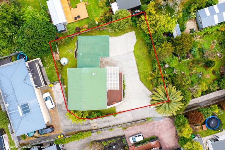 Photo of property in 17 Paramu Avenue, Birkdale, Auckland, 0626