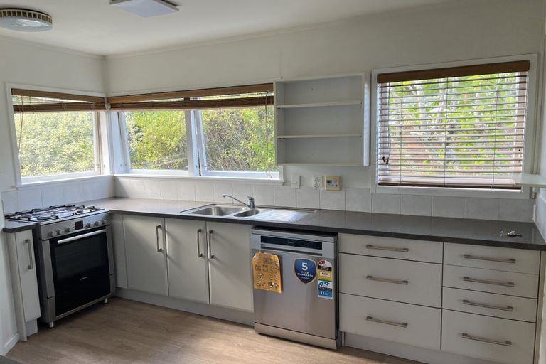 Photo of property in 11 Barlow Place, Chatswood, Auckland, 0626