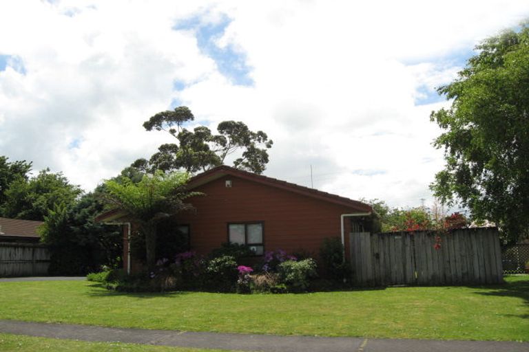 Photo of property in 22 Gardone Terrace, Conifer Grove, Takanini, 2112
