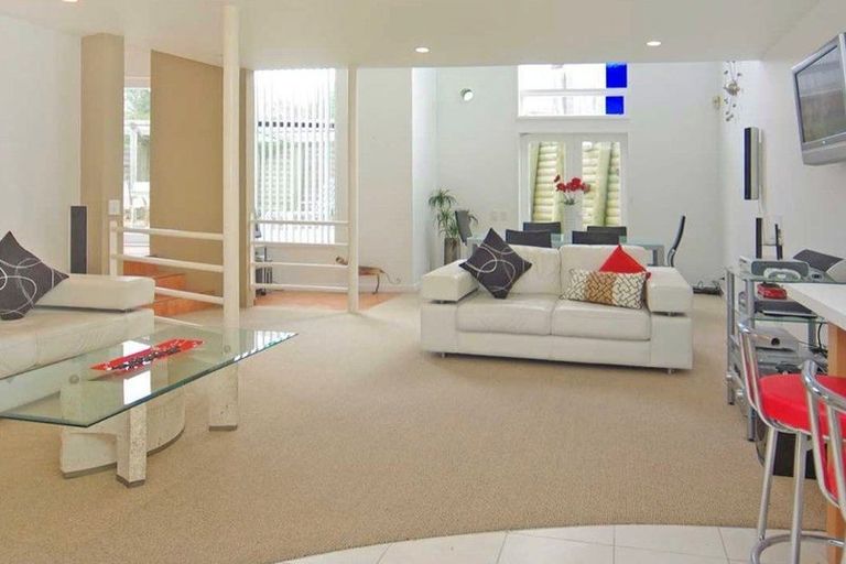 Photo of property in 80 Beacon Hill Road, Strathmore Park, Wellington, 6022