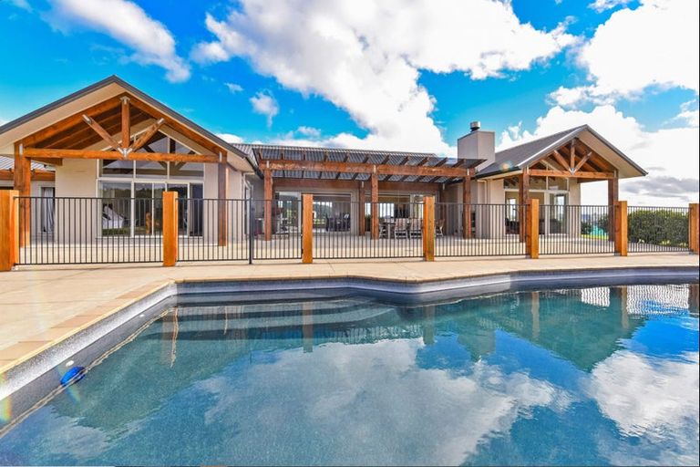 Photo of property in 318 Stoney Creek Road, Kaukapakapa, 0873