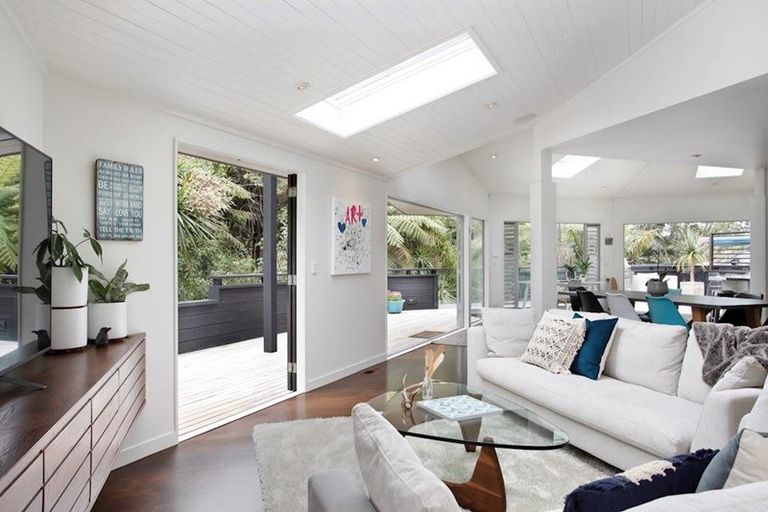 Photo of property in 81 Braemar Road, Castor Bay, Auckland, 0620