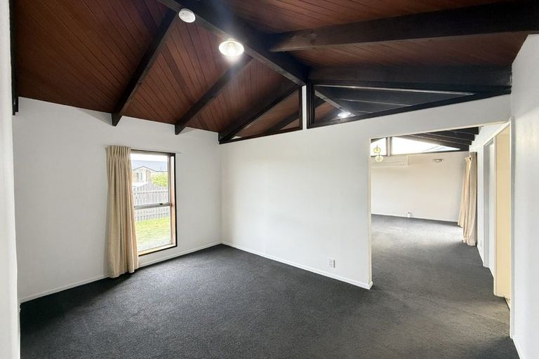 Photo of property in 6 Royal Park Drive, Parklands, Christchurch, 8083