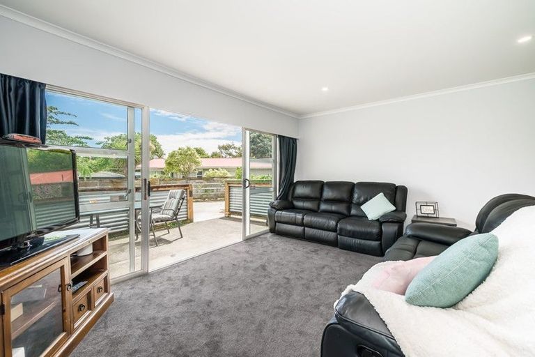 Photo of property in 6a Te Uruhi Grove, Paraparaumu, 5032