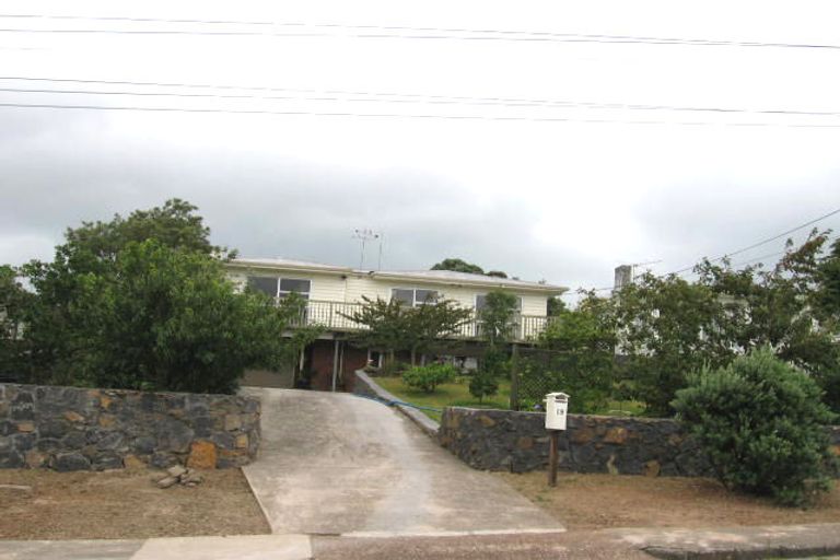Photo of property in 19 Trinidad Road, Sunnynook, Auckland, 0620