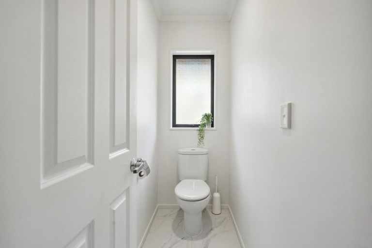 Photo of property in 41 King Charles Drive, Kingsley Heights, Upper Hutt, 5018