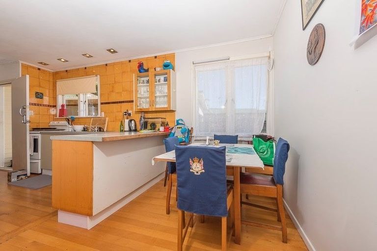 Photo of property in 50 Megan Avenue, Pakuranga Heights, Auckland, 2010