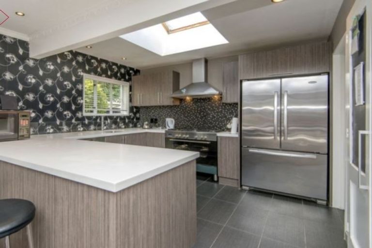 Photo of property in 2/244 Memorial Avenue, Burnside, Christchurch, 8053