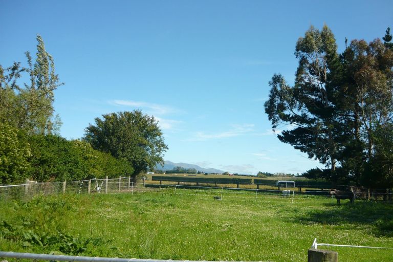Photo of property in 52 Timaru Road, Waimate, 7924