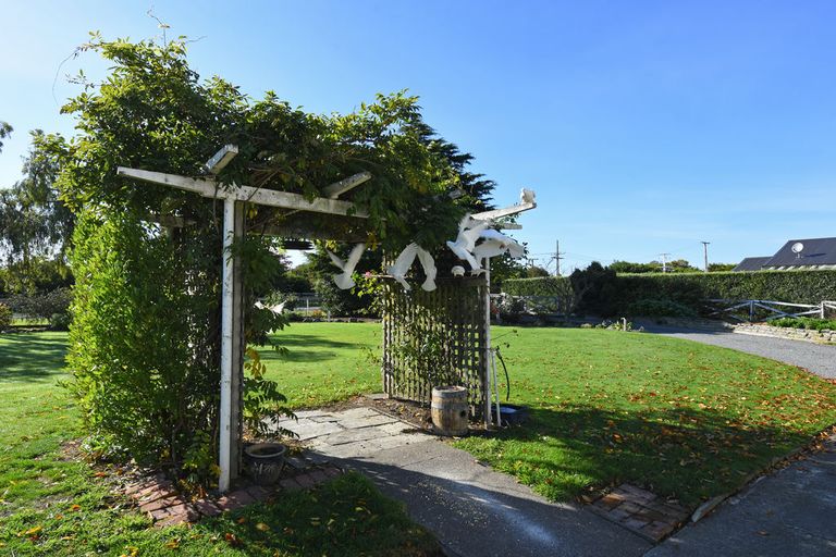 Photo of property in 16 Weld Street, Martinborough, 5711