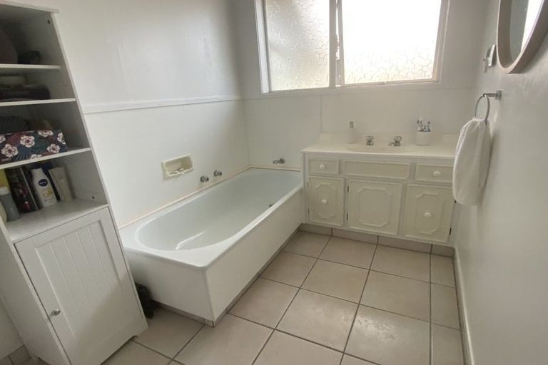 Photo of property in 3 Dixon Street, Oakura, 4314