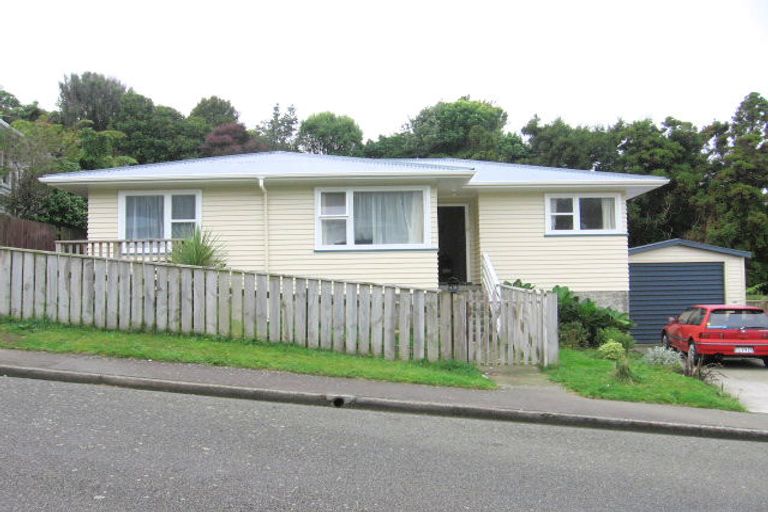 Photo of property in 42 Batchelor Street, Newlands, Wellington, 6037