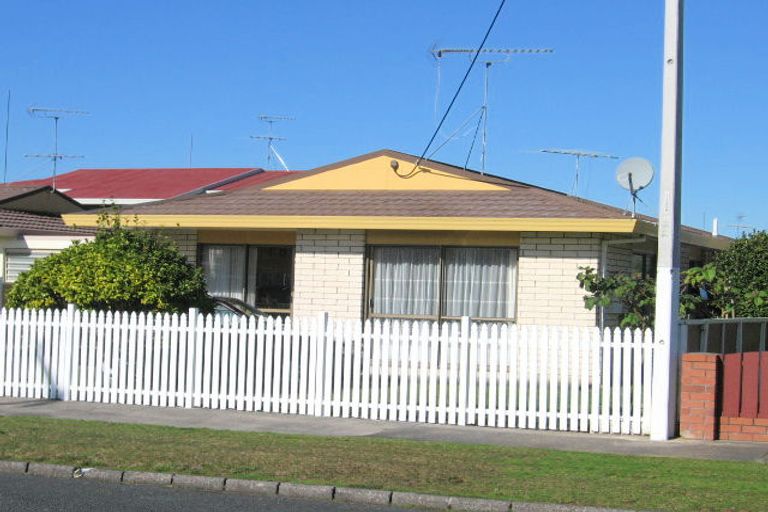 Photo of property in 2/20 Pine Road, Orewa, 0931