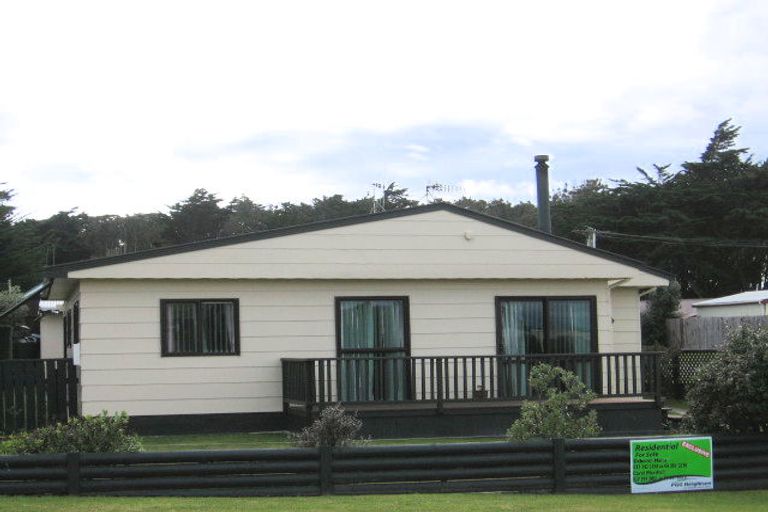 Photo of property in 17 Dewe Terrace, Foxton Beach, Foxton, 4815