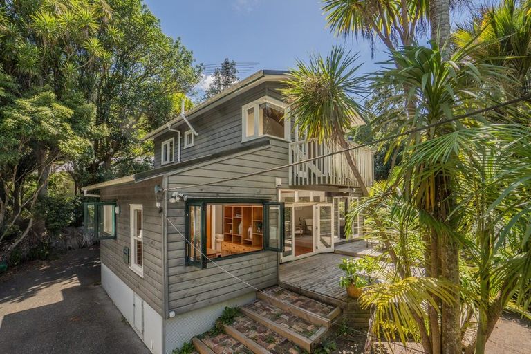 Photo of property in 53 Wood Bay Road, Titirangi, Auckland, 0604