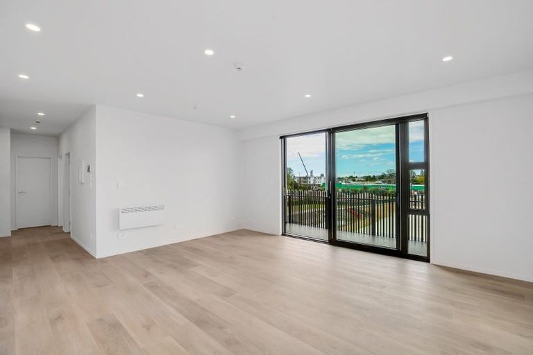 Photo of property in 202/36c Greenslade Crescent, Northcote, Auckland, 0627