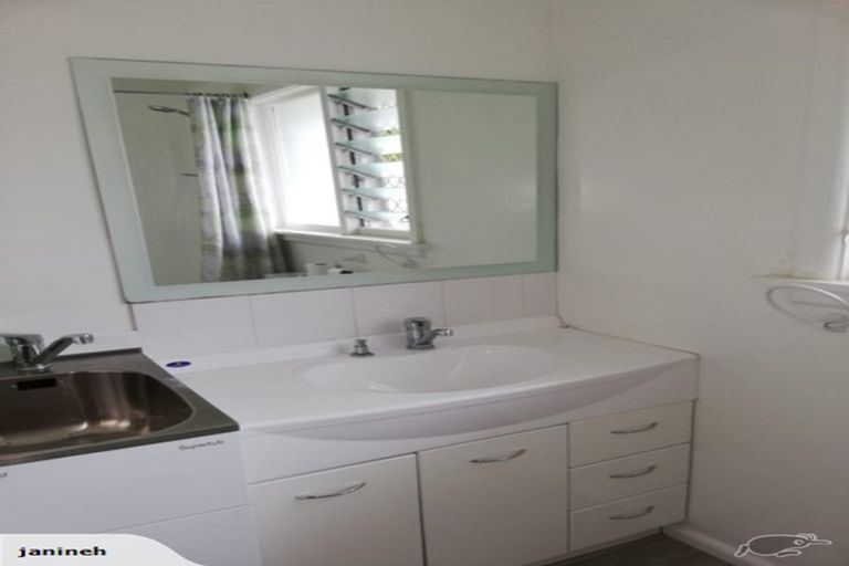 Photo of property in 4/9 Curletts Road, Sockburn, Christchurch, 8042