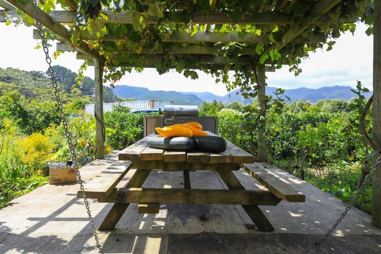 Photo of property in 18 Neavesville Road, Puriri, Thames, 3578