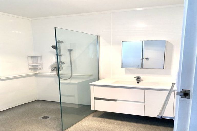 Photo of property in 123 Riverpark Crescent, Henderson, Auckland, 0610