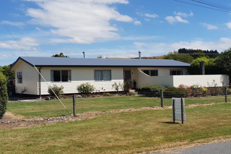 Photo of property in 2 Cross Street, Coalgate, 7673