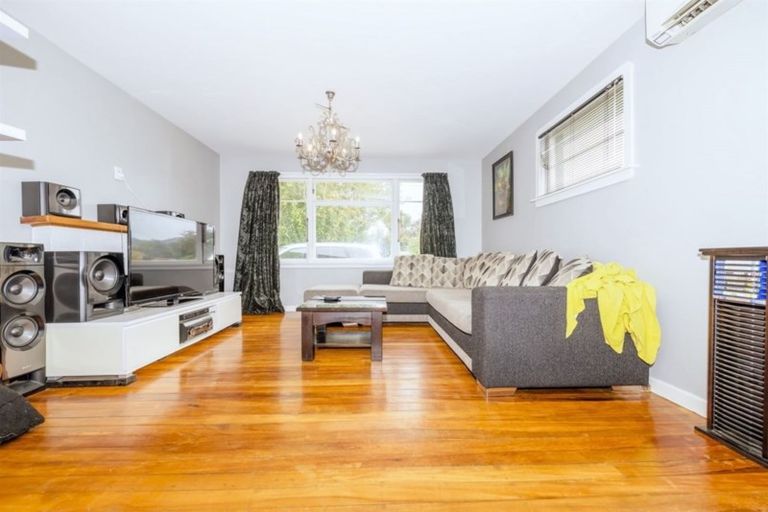 Photo of property in 106 Avonhead Road, Avonhead, Christchurch, 8042